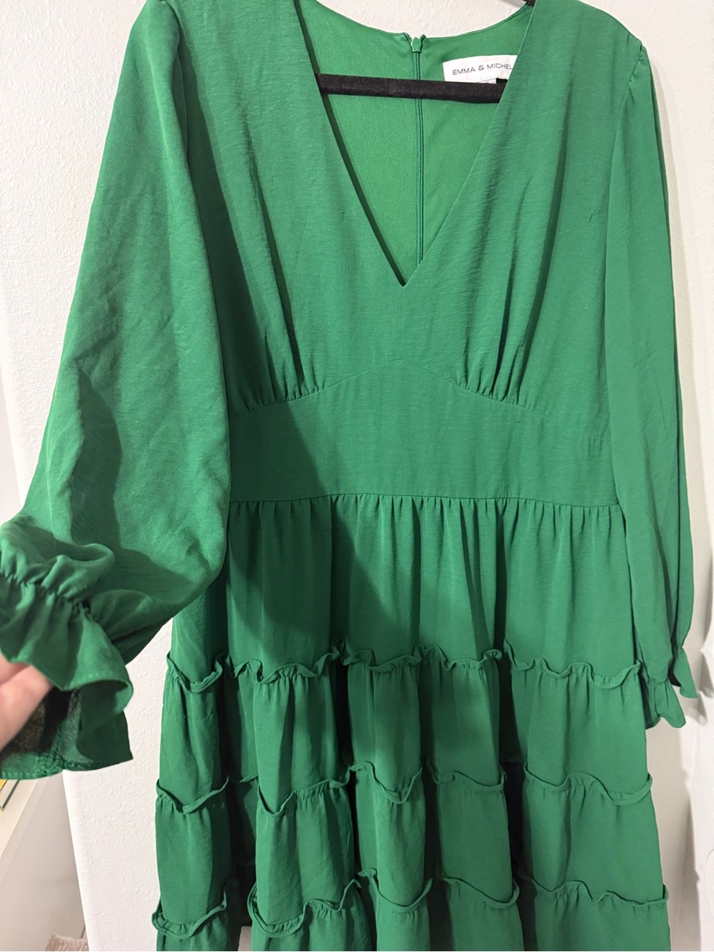 Cute Emma & Michele Emerald Green Tiered Short Dress Flowy V Neck Size 12